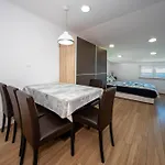 דירה Seaview Family Dubrava *